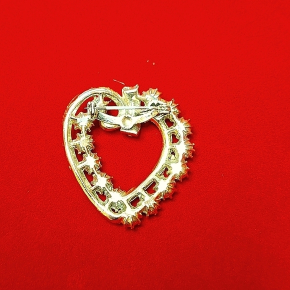 Brooch Vintage Heart Shaped Goldtone with Green Rhinestones 2"×2" - Picture 3 of 4